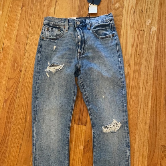 Previously loved Levi’s 502 skinny high rise skinny leg jeans - Picture 2 of 10